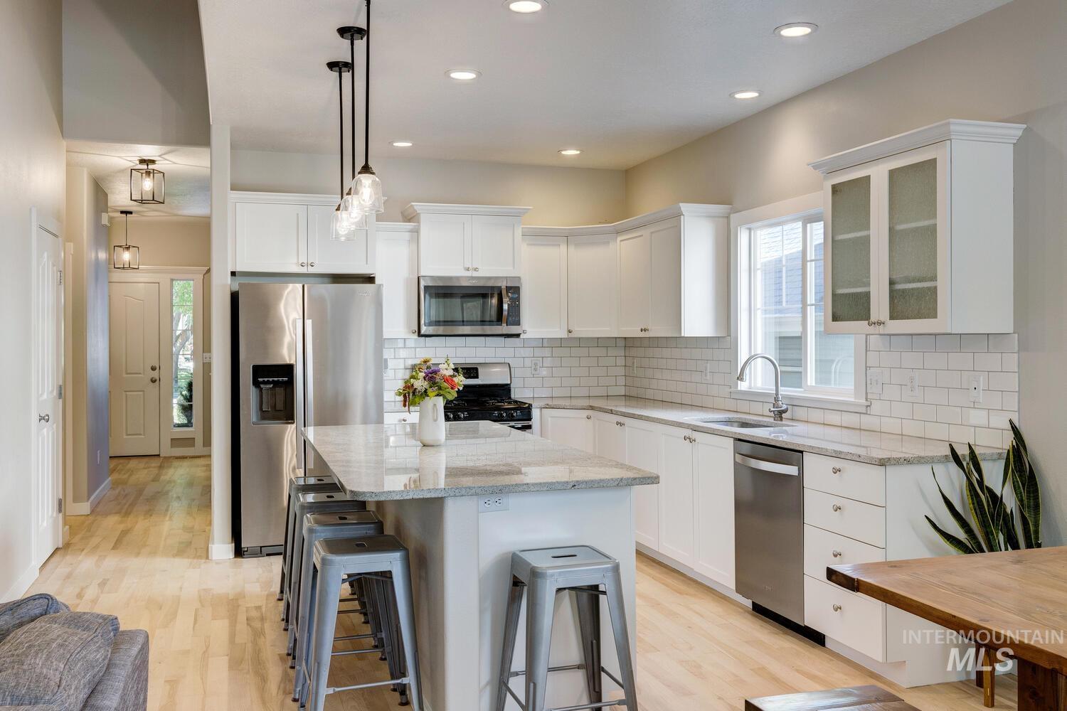 5572 W School Ridge Rd