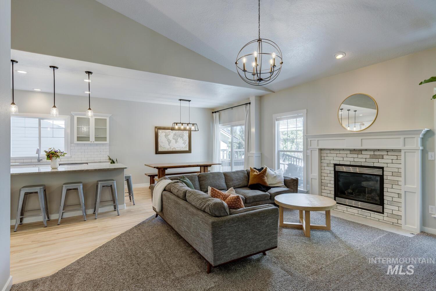 5572 W School Ridge Rd