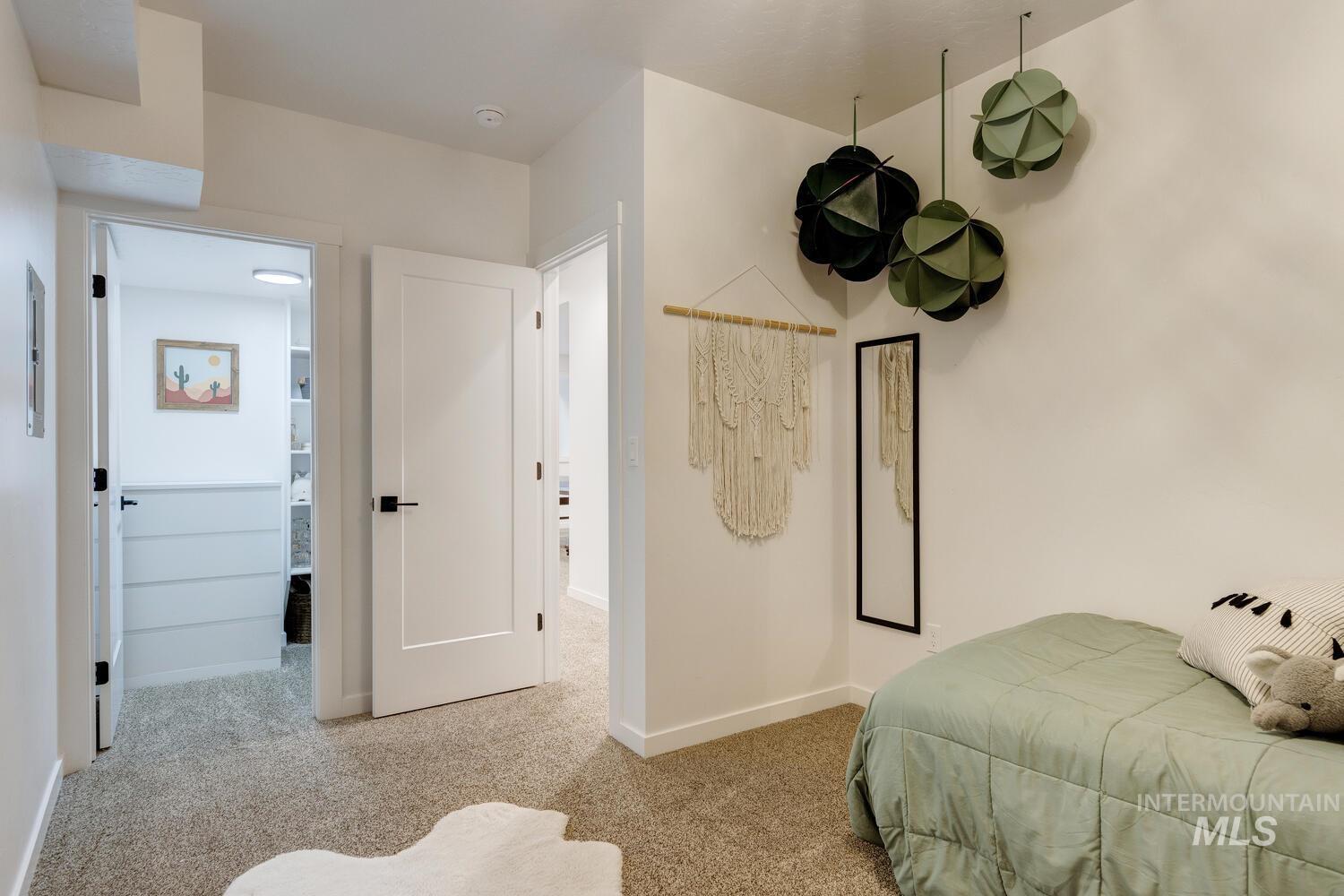 5572 W School Ridge Rd