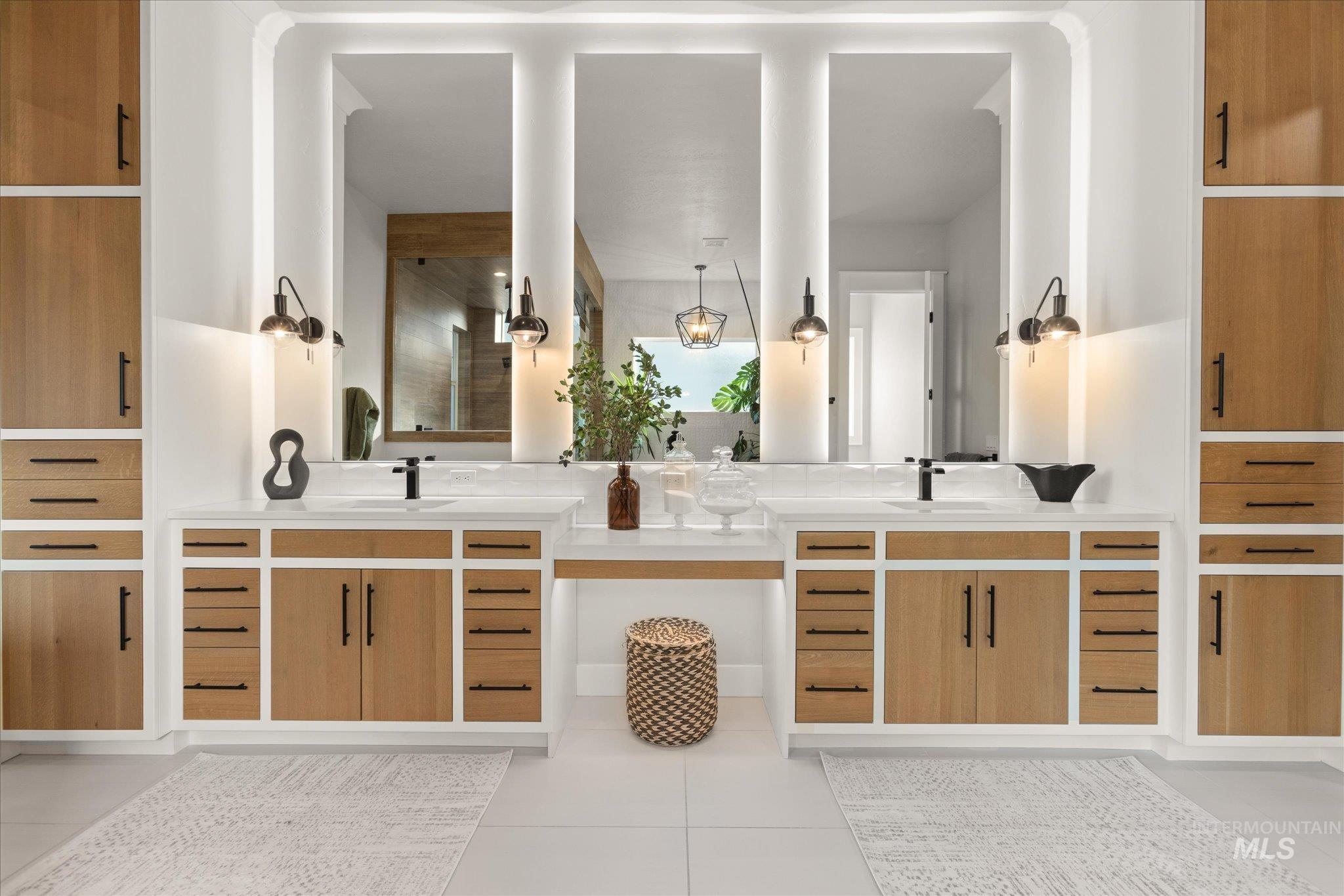 3422 W Hidden Springs Dr