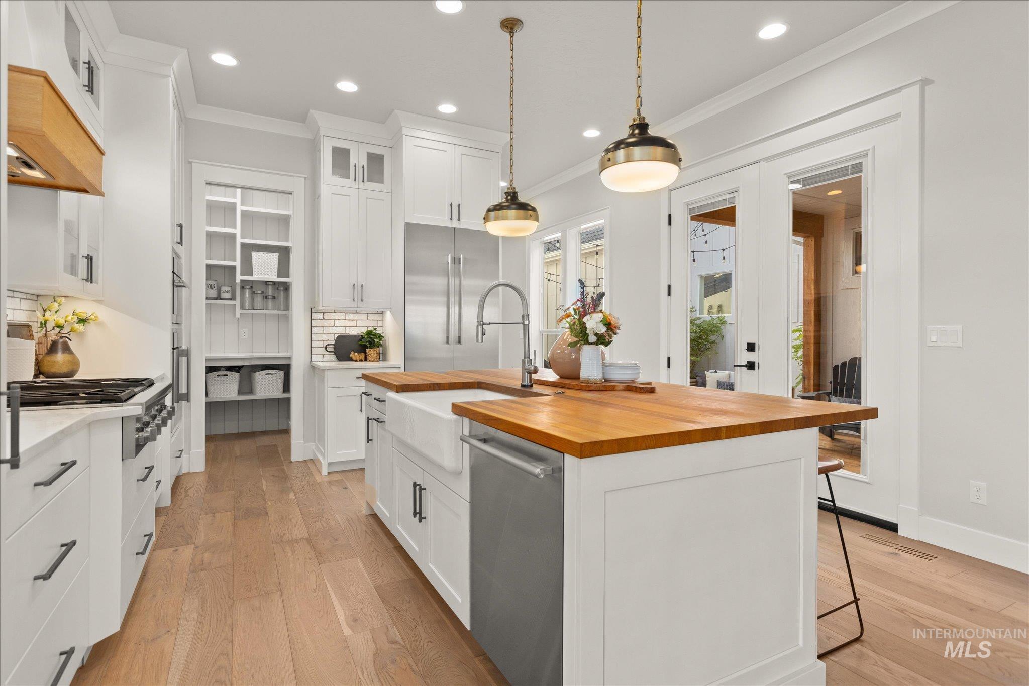 3422 W Hidden Springs Dr