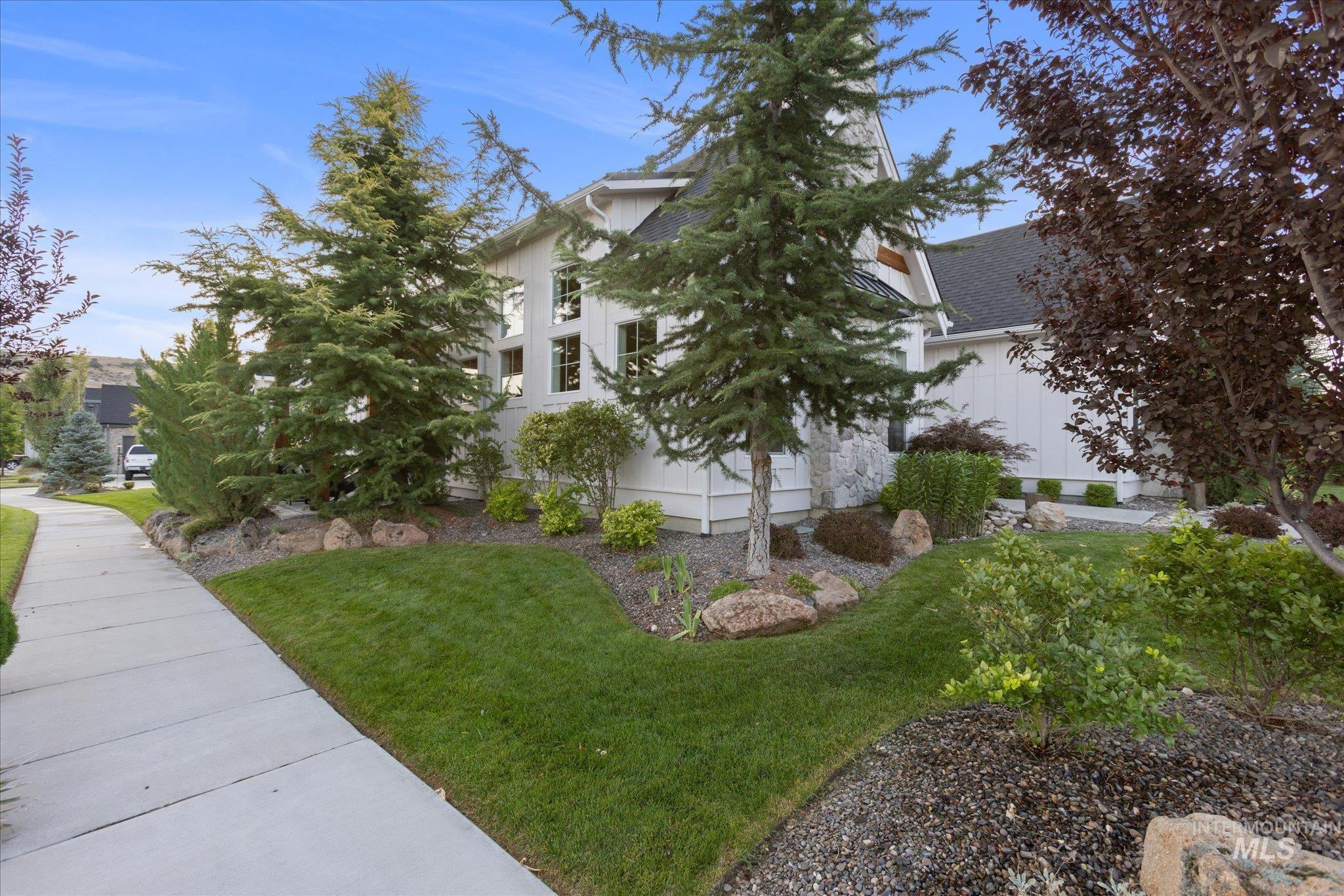 3422 W Hidden Springs Dr