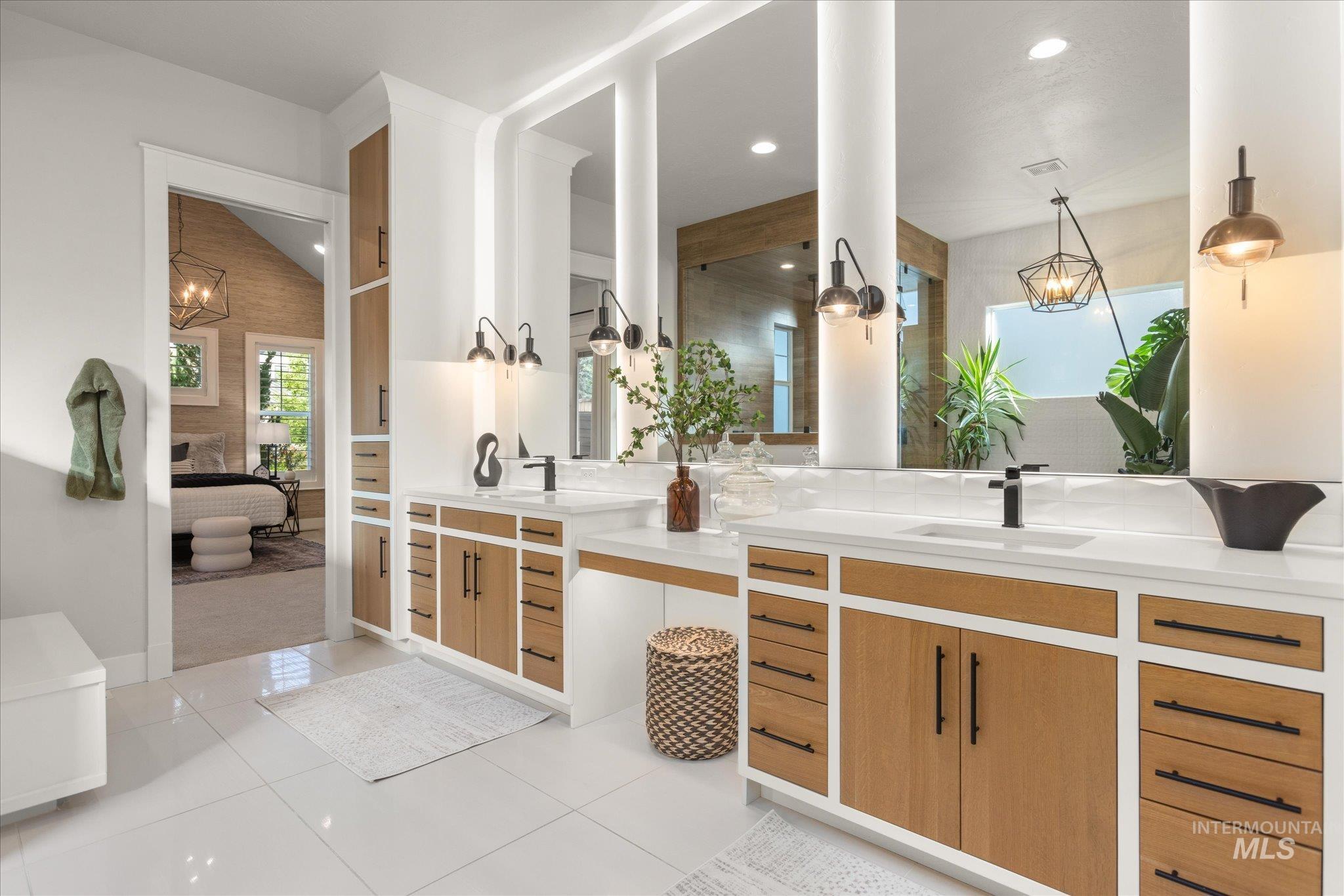 3422 W Hidden Springs Dr