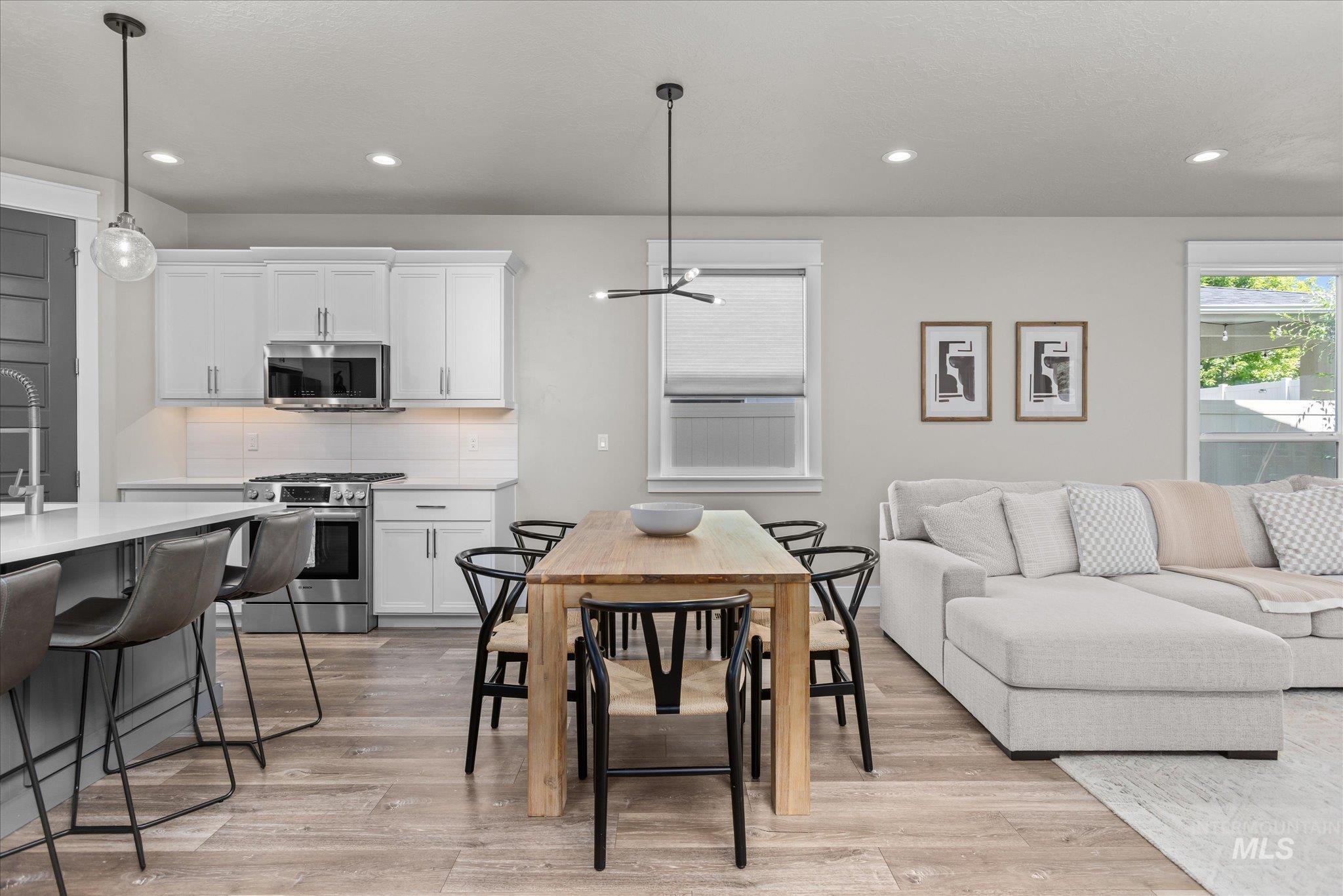 3332 W Lassen Dr