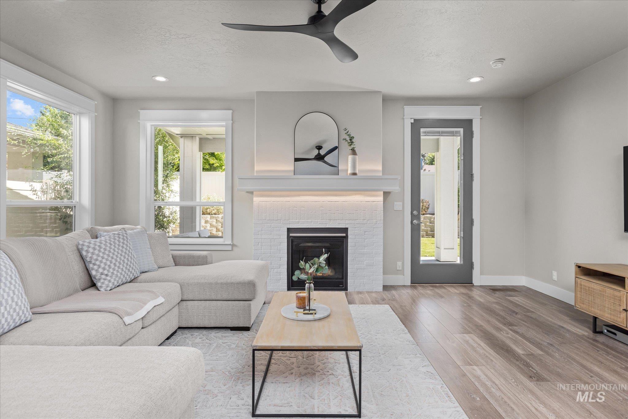 3332 W Lassen Dr