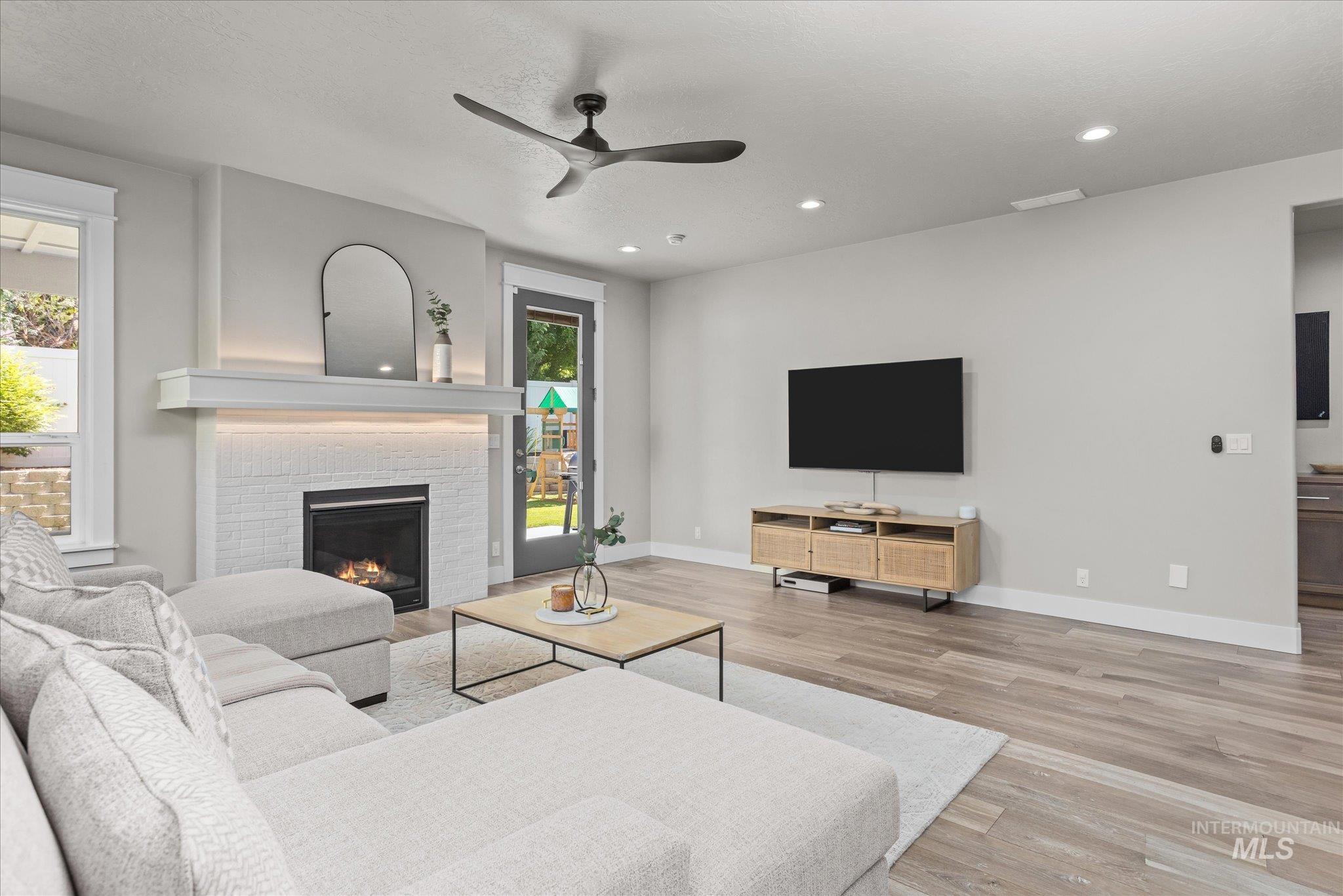 3332 W Lassen Dr