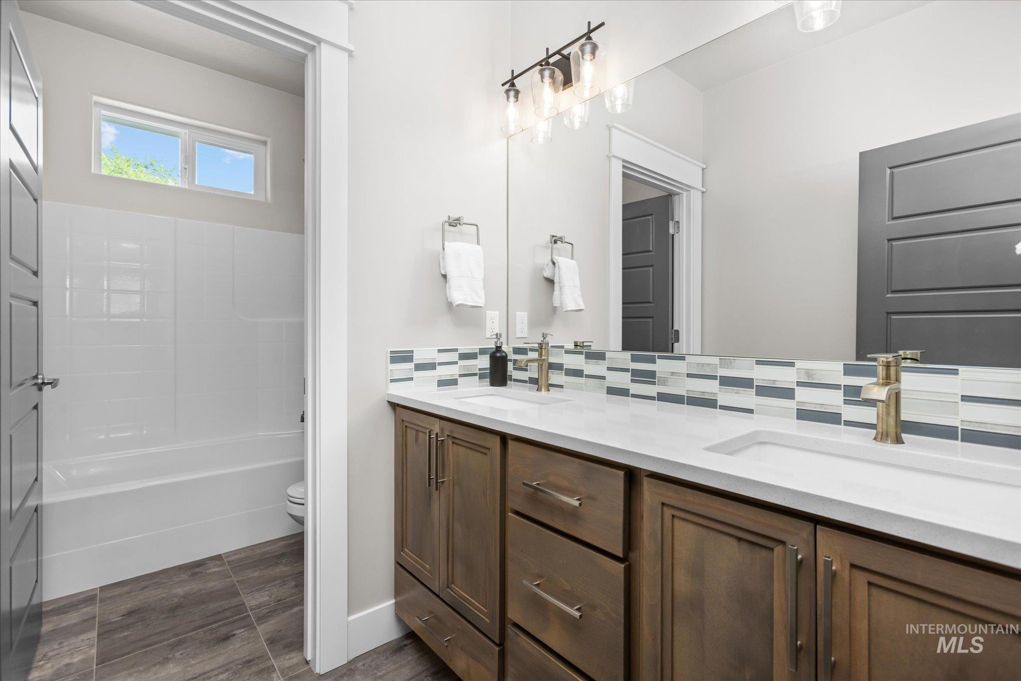 3332 W Lassen Dr