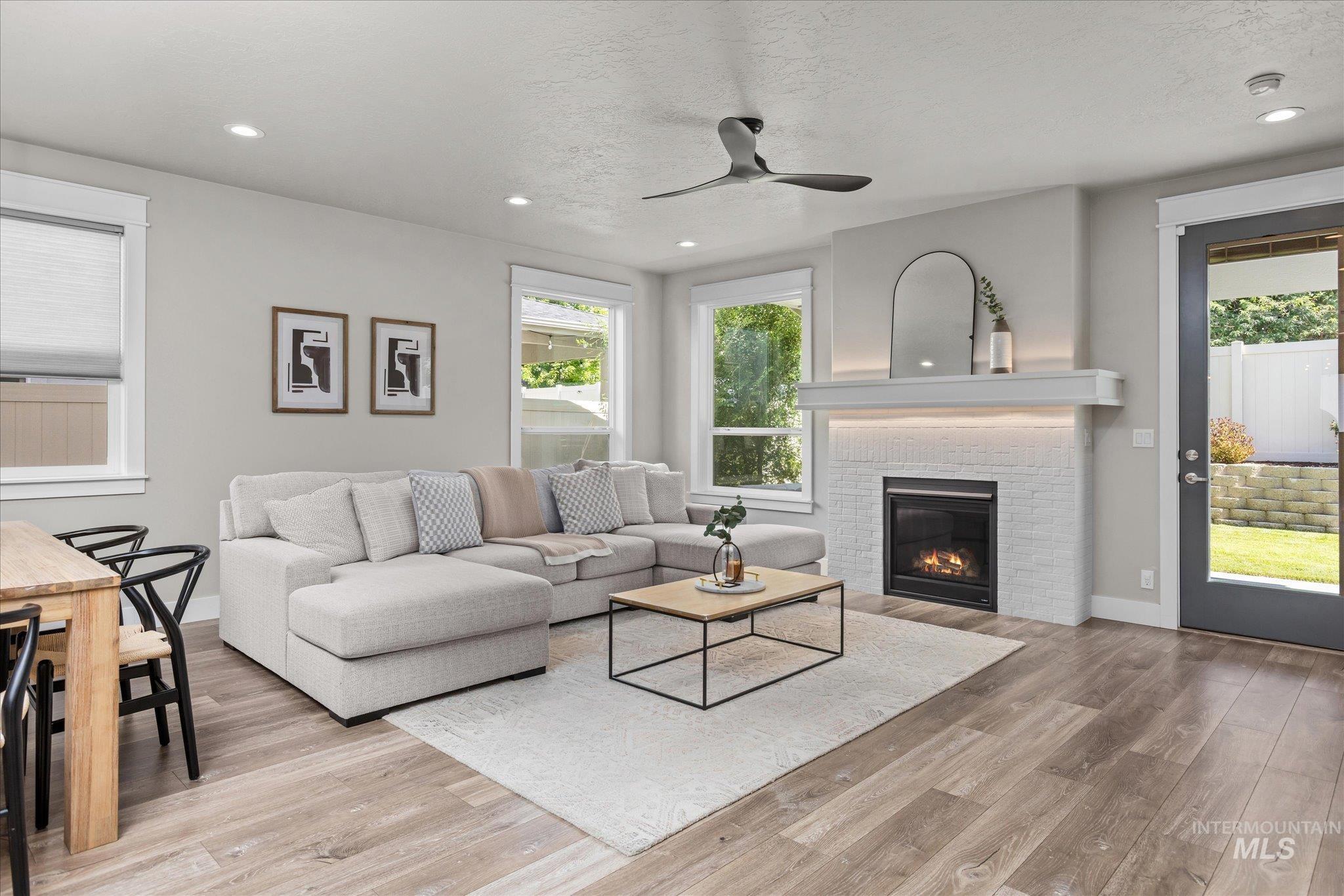 3332 W Lassen Dr
