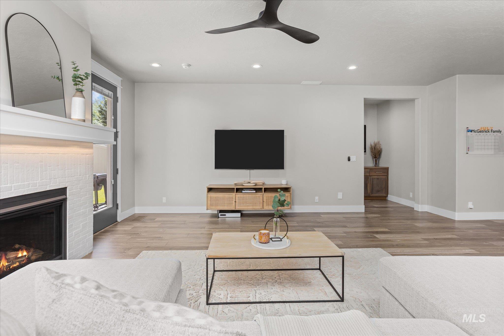 3332 W Lassen Dr