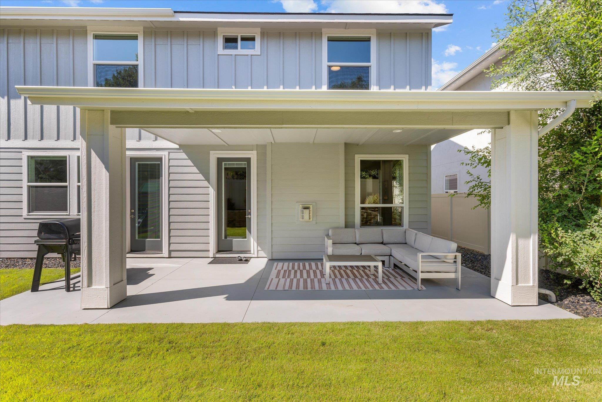 3332 W Lassen Dr