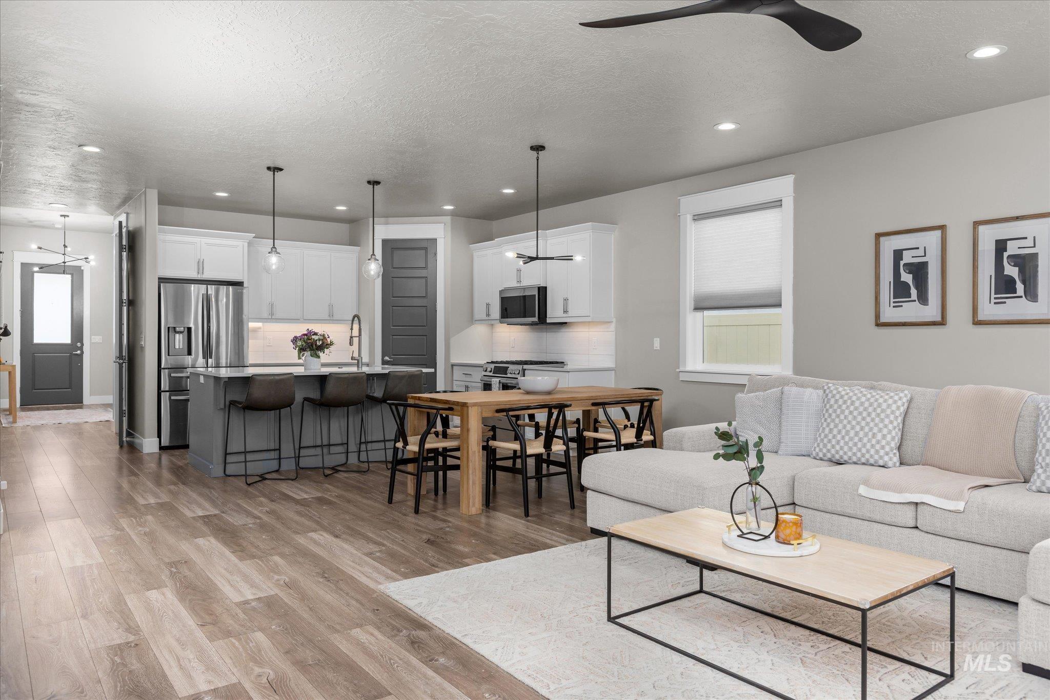 3332 W Lassen Dr