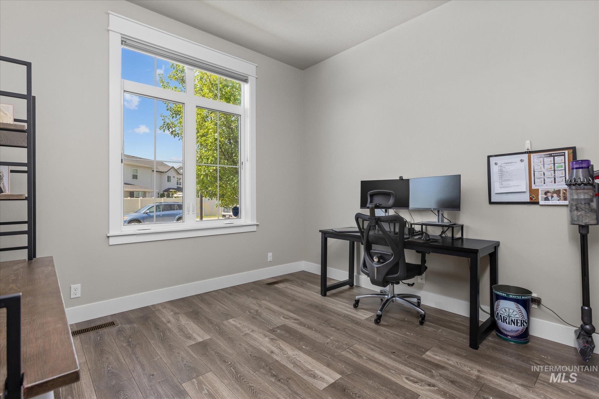 3332 W Lassen Dr