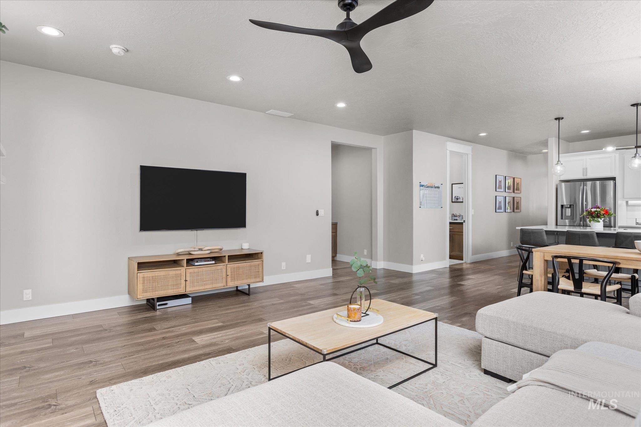 3332 W Lassen Dr