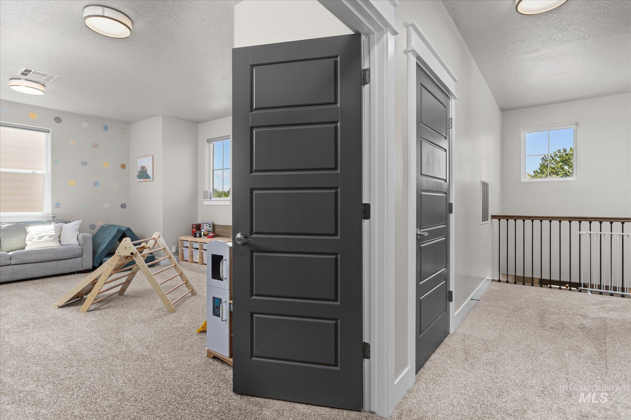 3332 W Lassen Dr