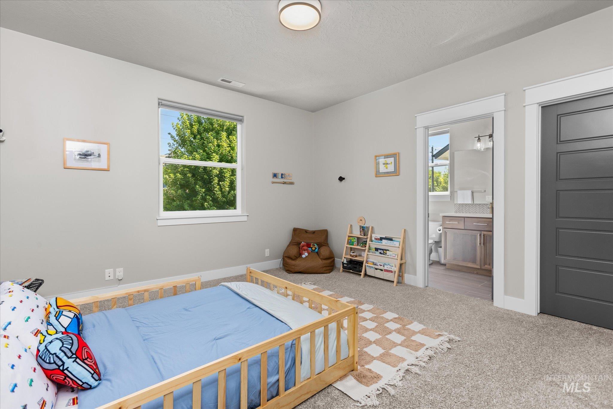 3332 W Lassen Dr