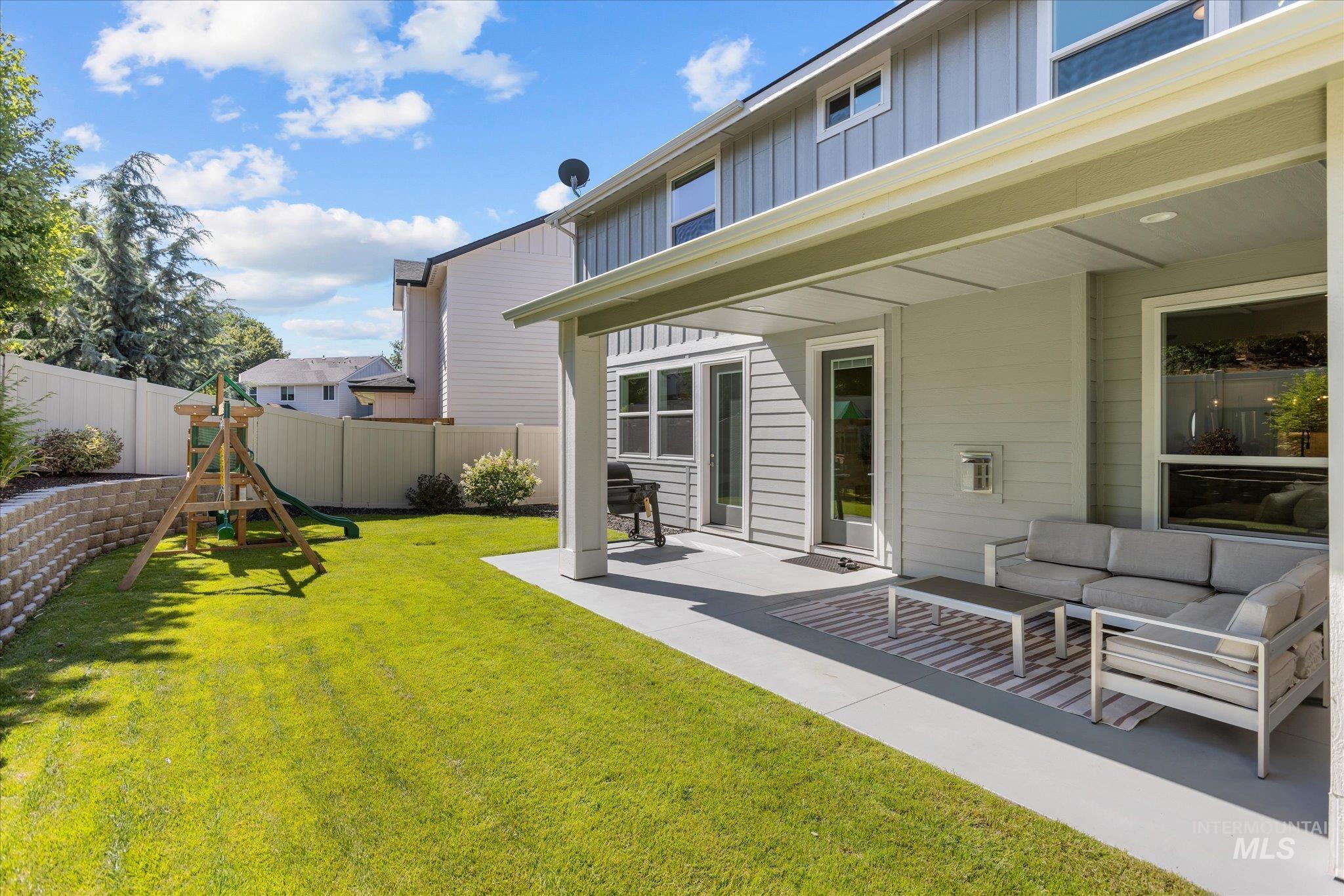 3332 W Lassen Dr