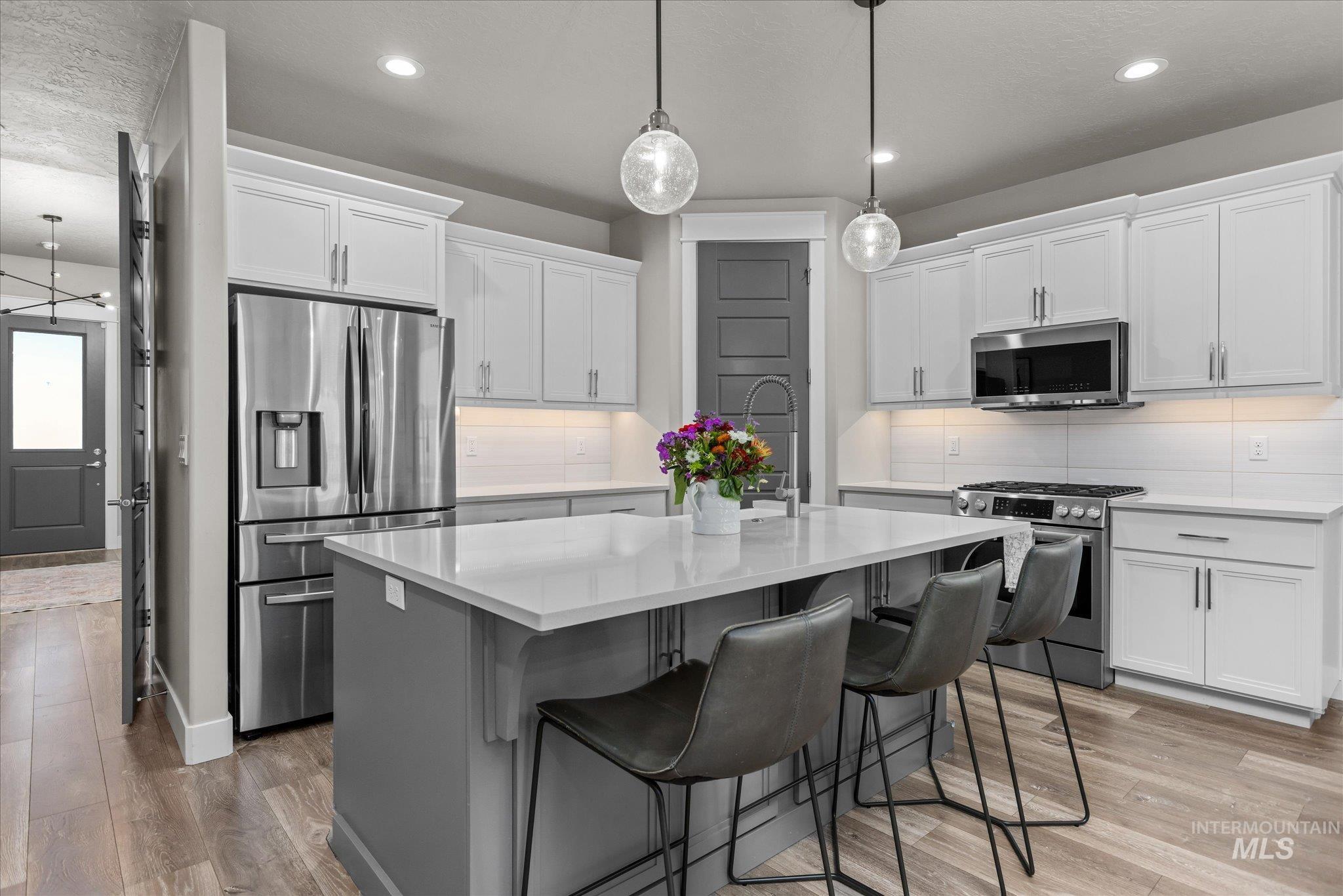 3332 W Lassen Dr