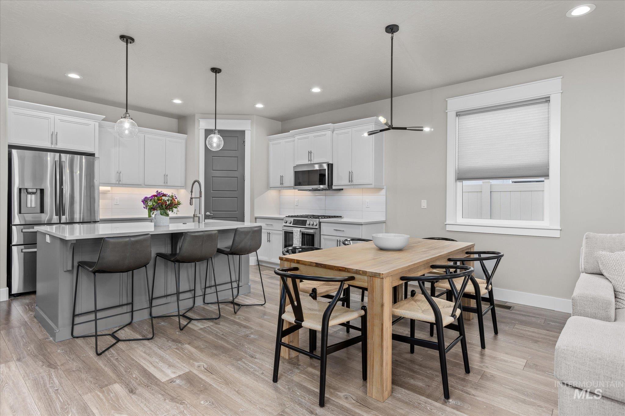 3332 W Lassen Dr
