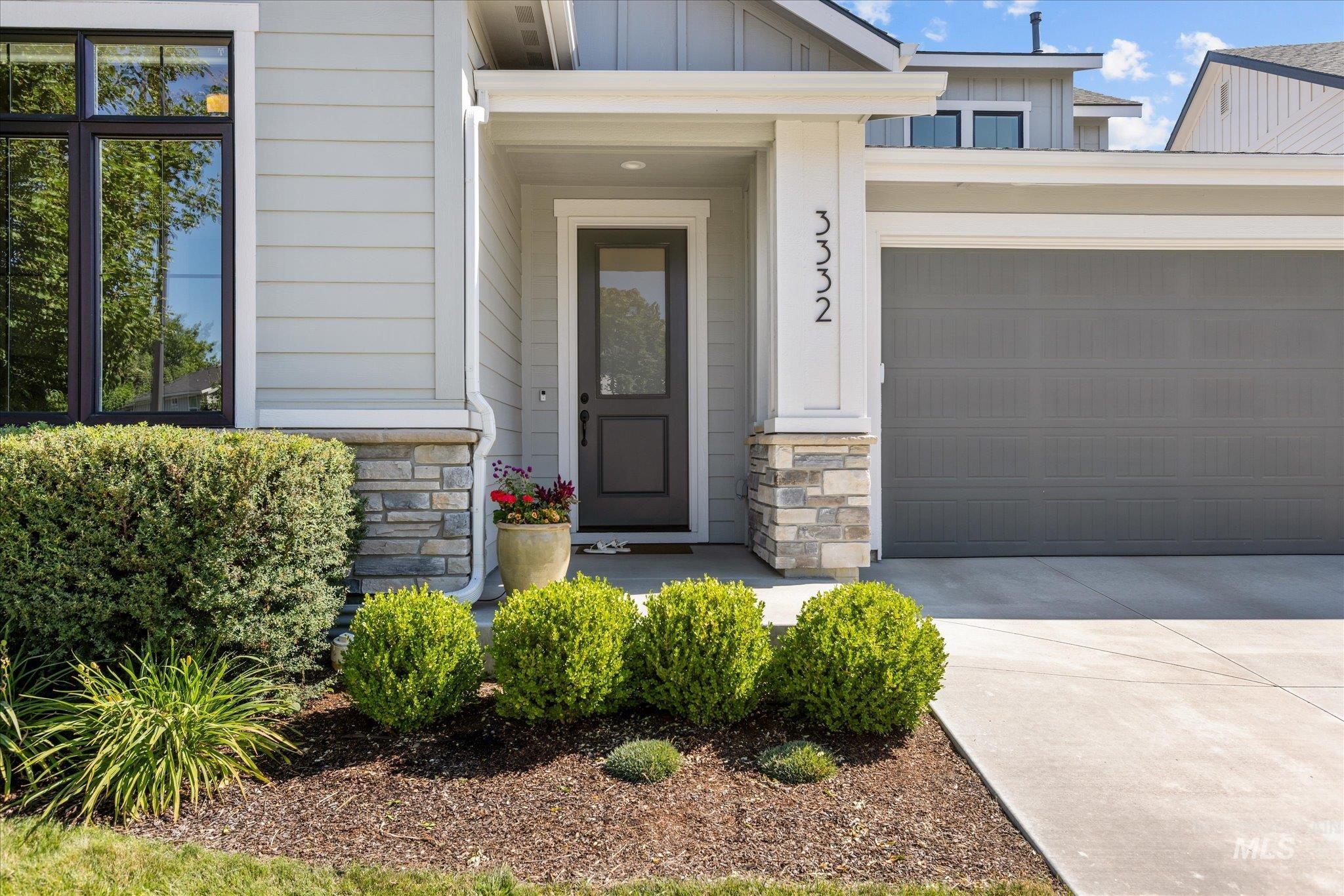3332 W Lassen Dr