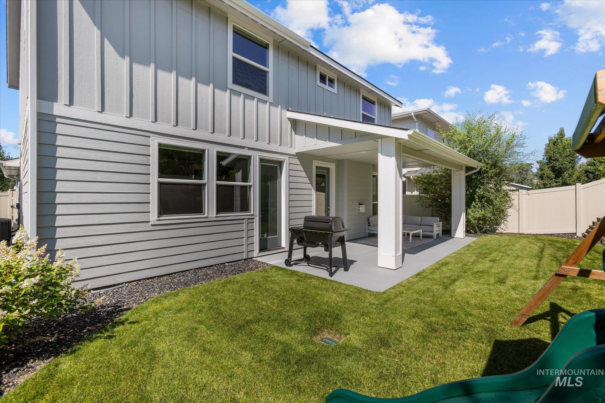 3332 W Lassen Dr