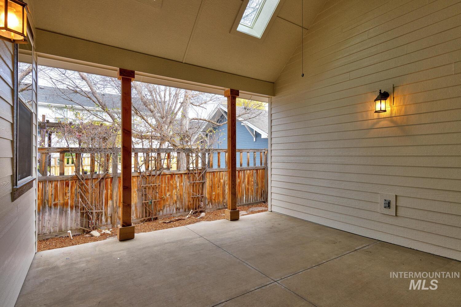 5855 W Farm Market Rd