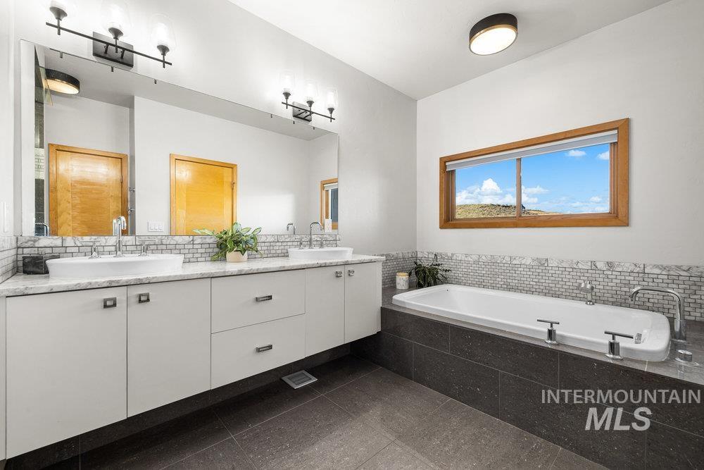 13069 N Town Ridge Rd