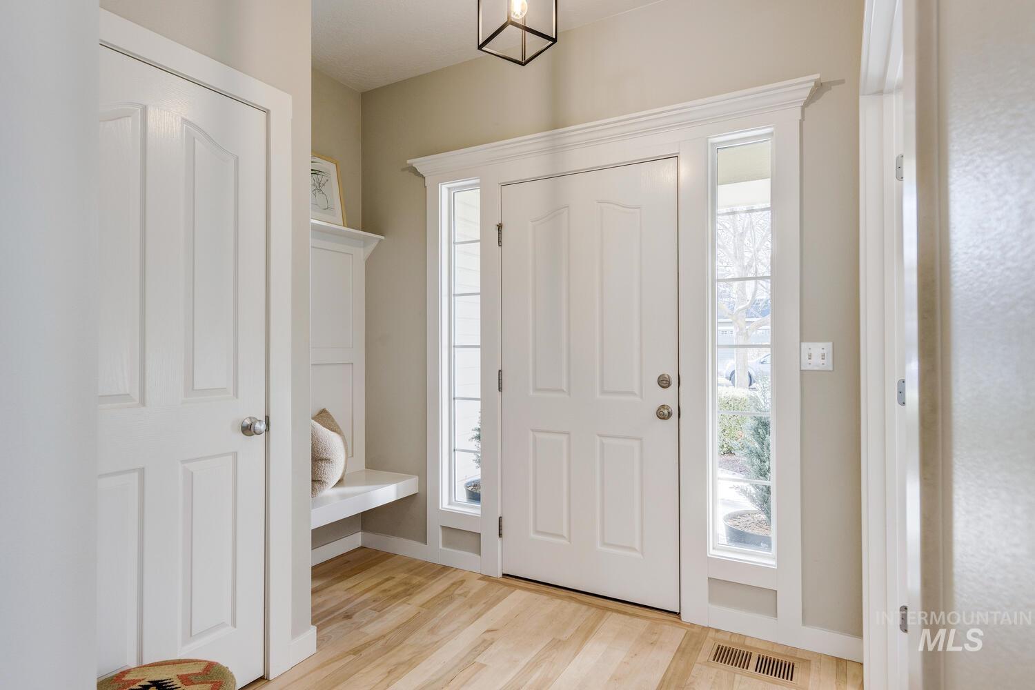 5572 W School Ridge Rd