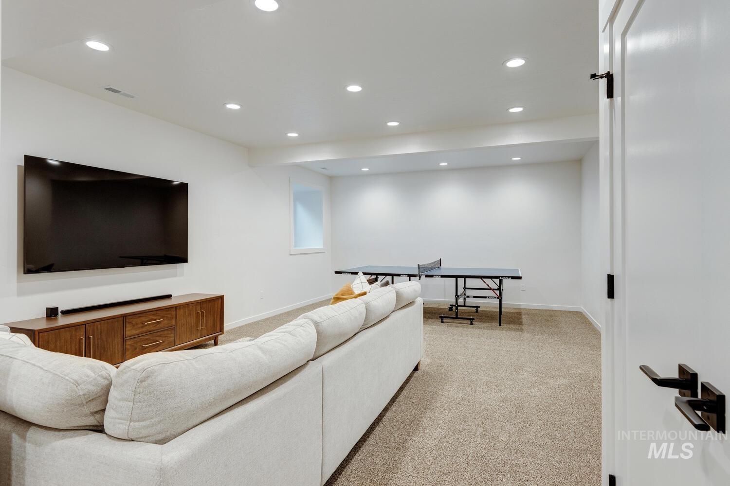 5572 W School Ridge Rd