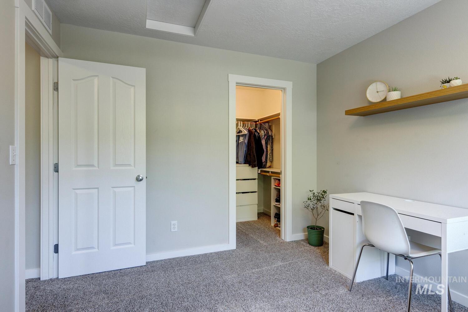 5572 W School Ridge Rd