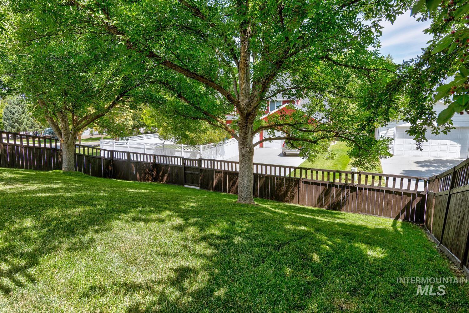 5572 W School Ridge Rd