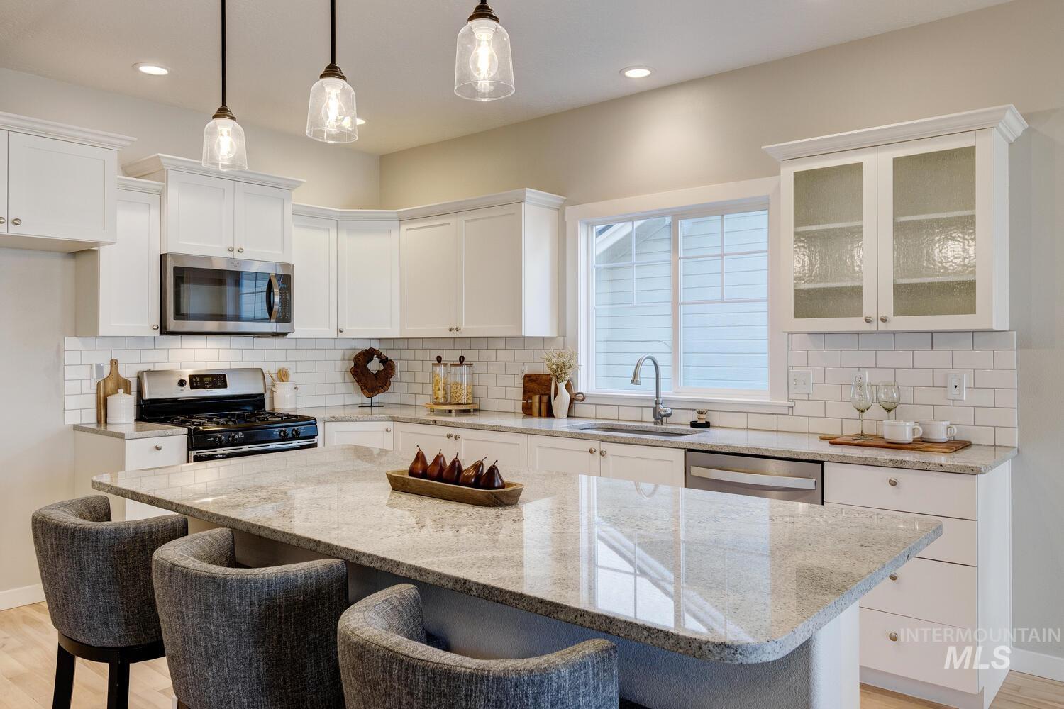 5572 W School Ridge Rd