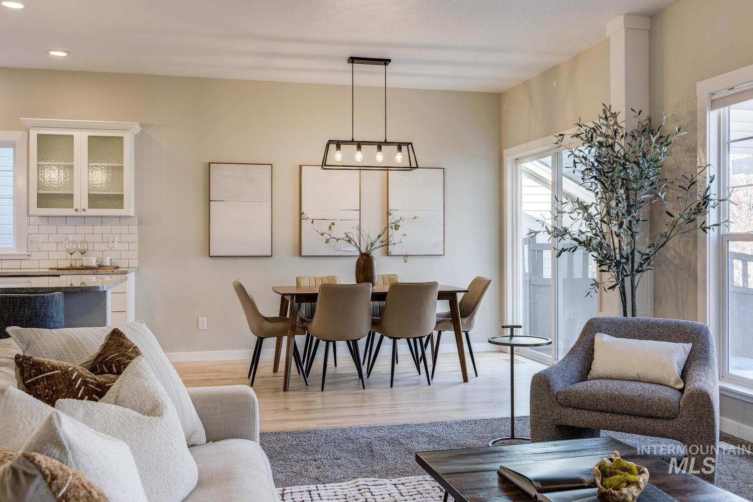 5572 W School Ridge Rd