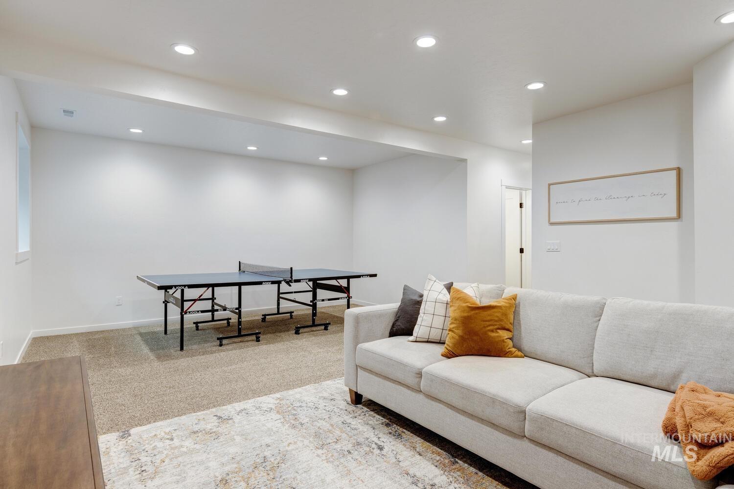 5572 W School Ridge Rd