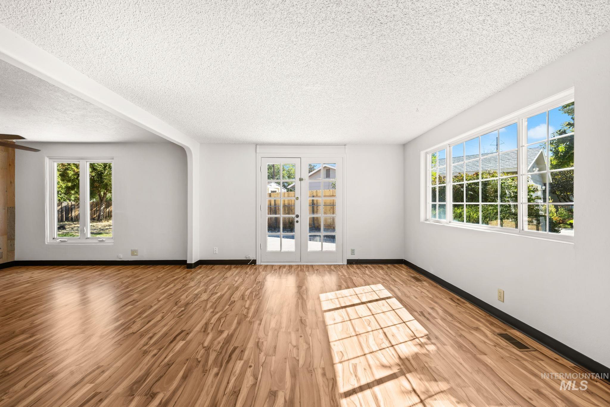 2440 S Virginia