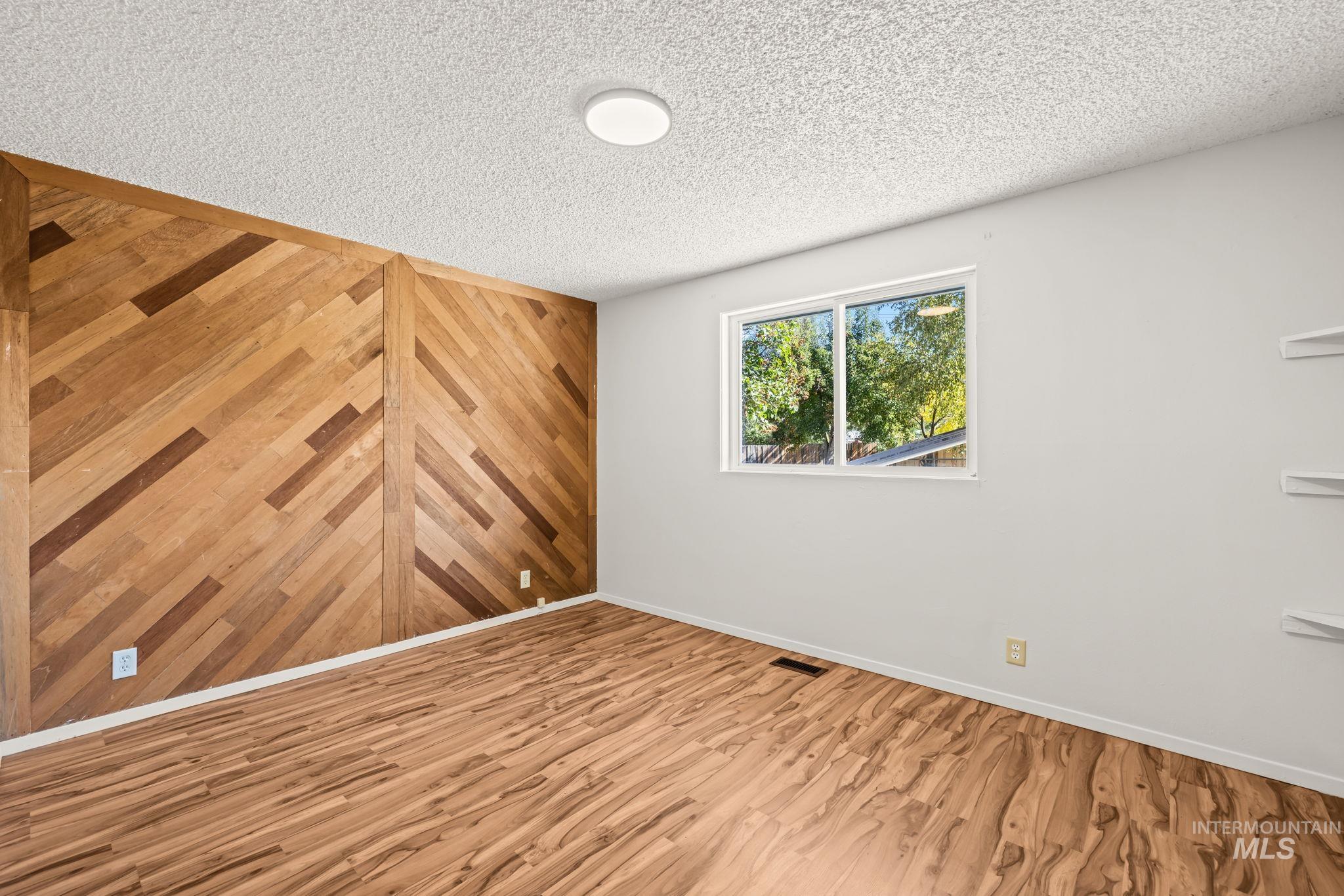 2440 S Virginia