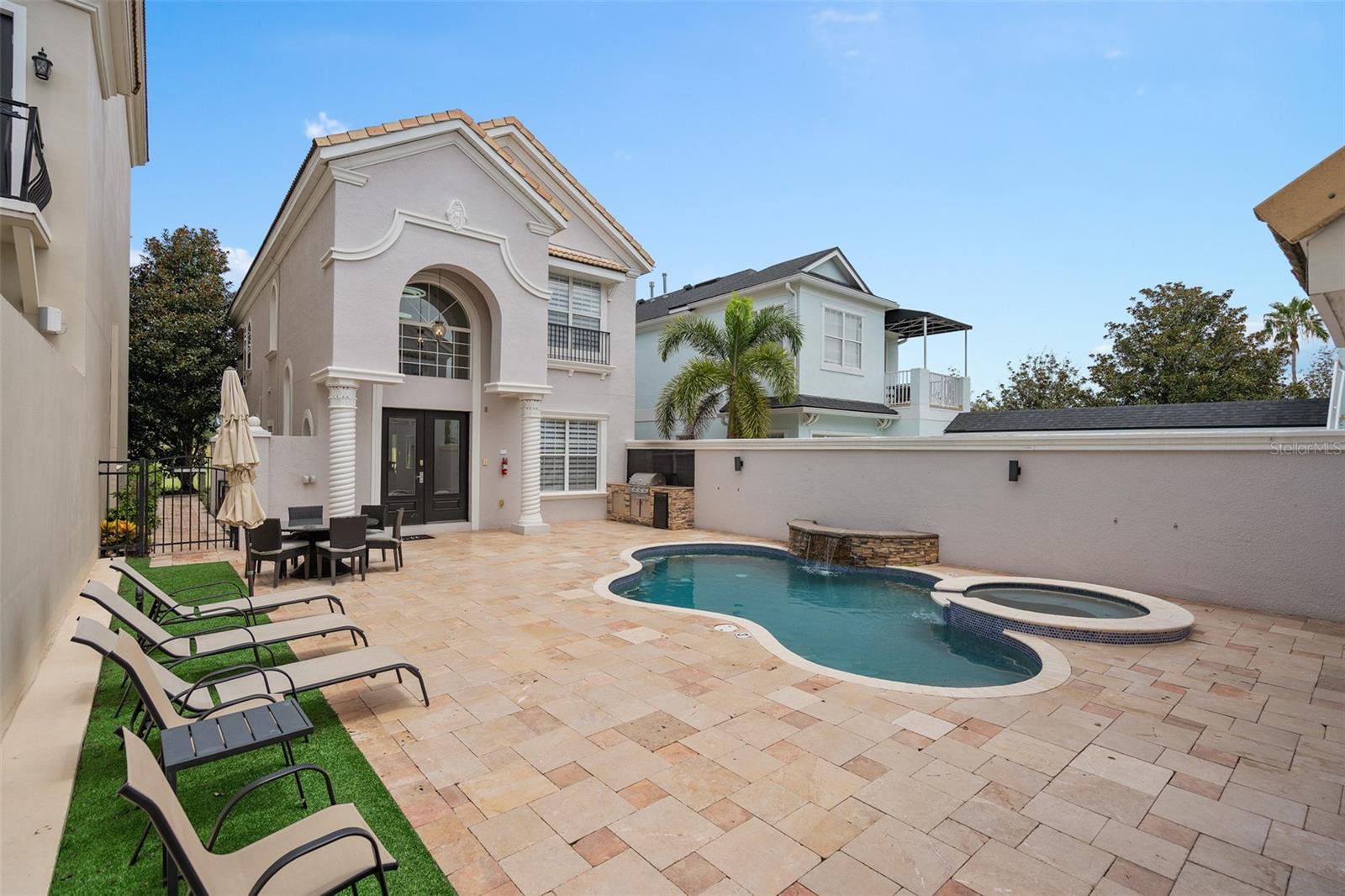 1402 TITIAN CT