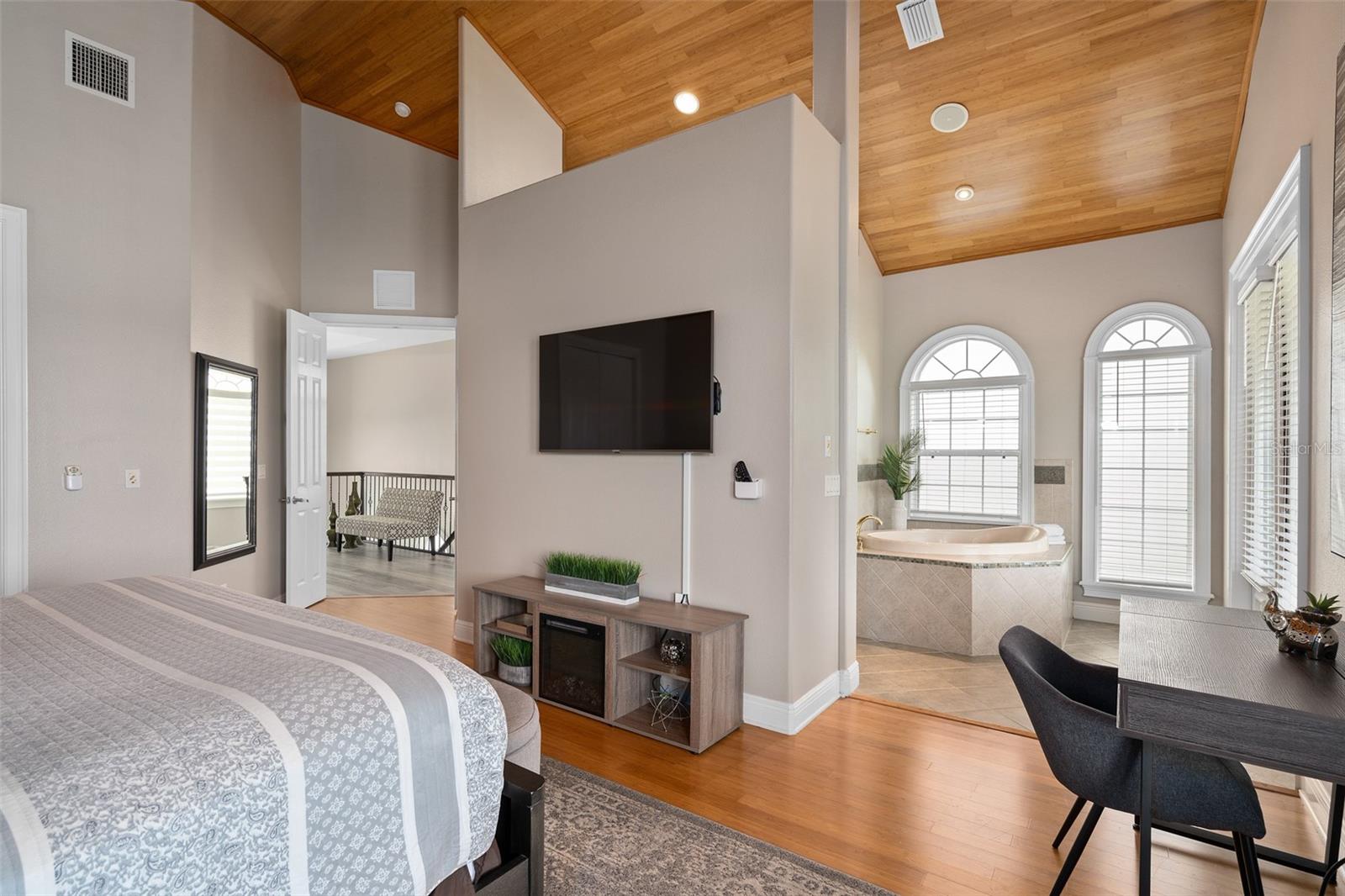 1402 TITIAN CT