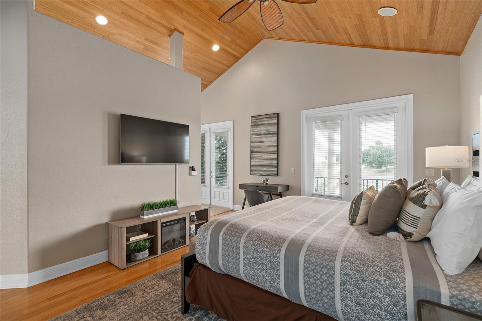 1402 TITIAN CT