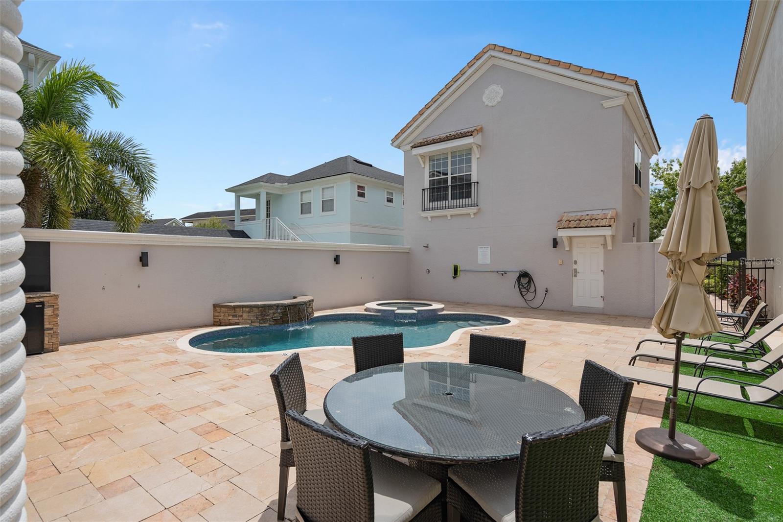 1402 TITIAN CT