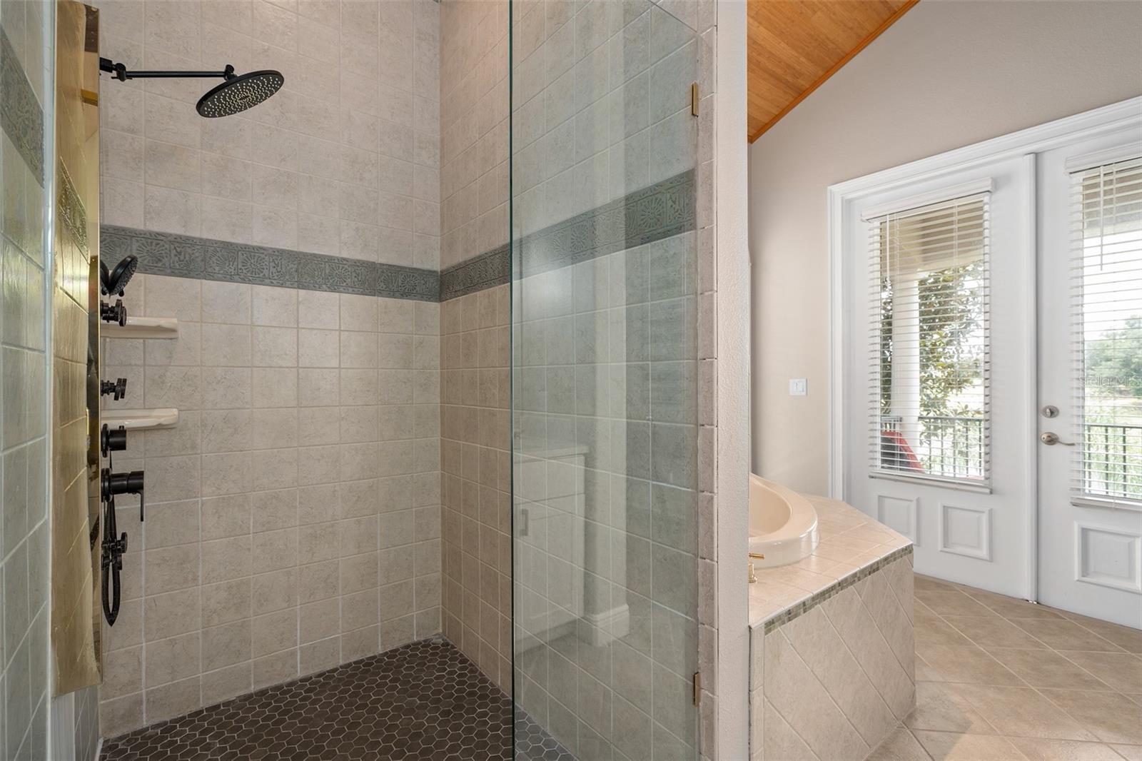 1402 TITIAN CT
