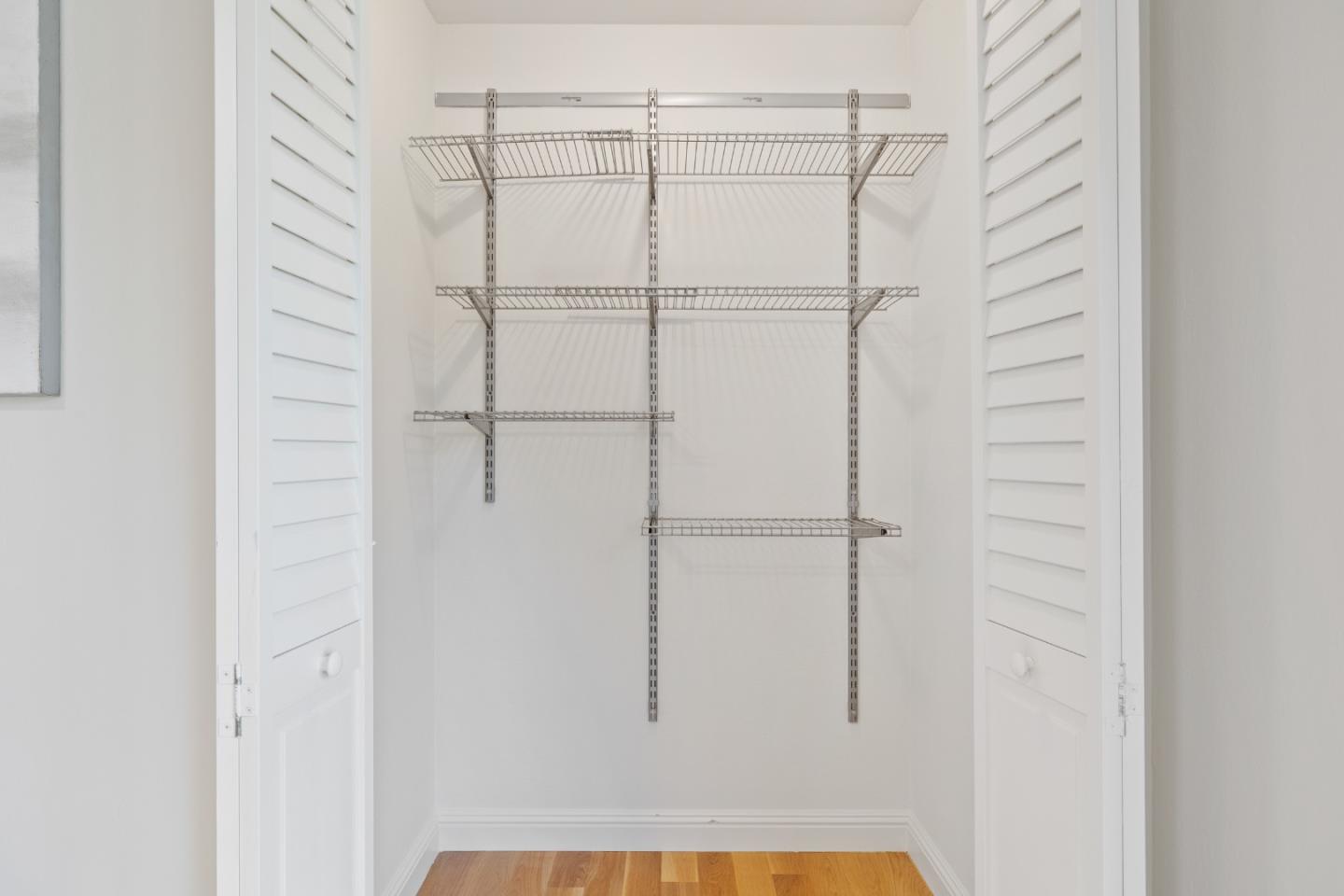 900 Los Robles Avenue