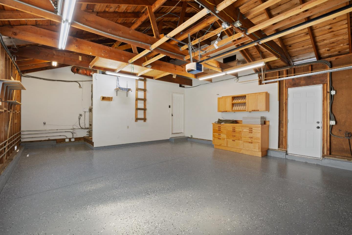 900 Los Robles Avenue