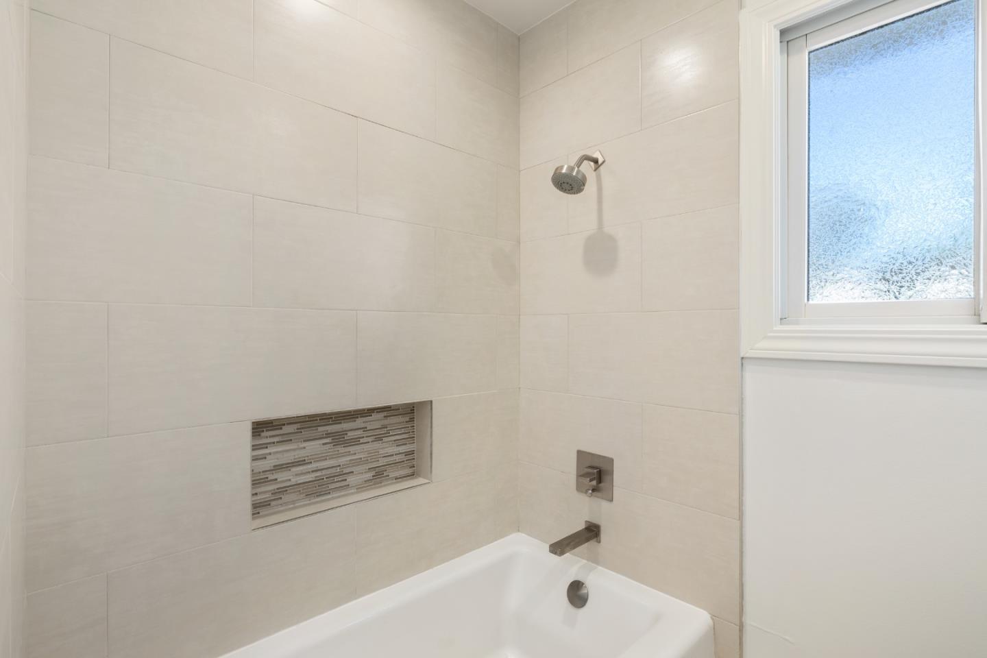 900 Los Robles Avenue