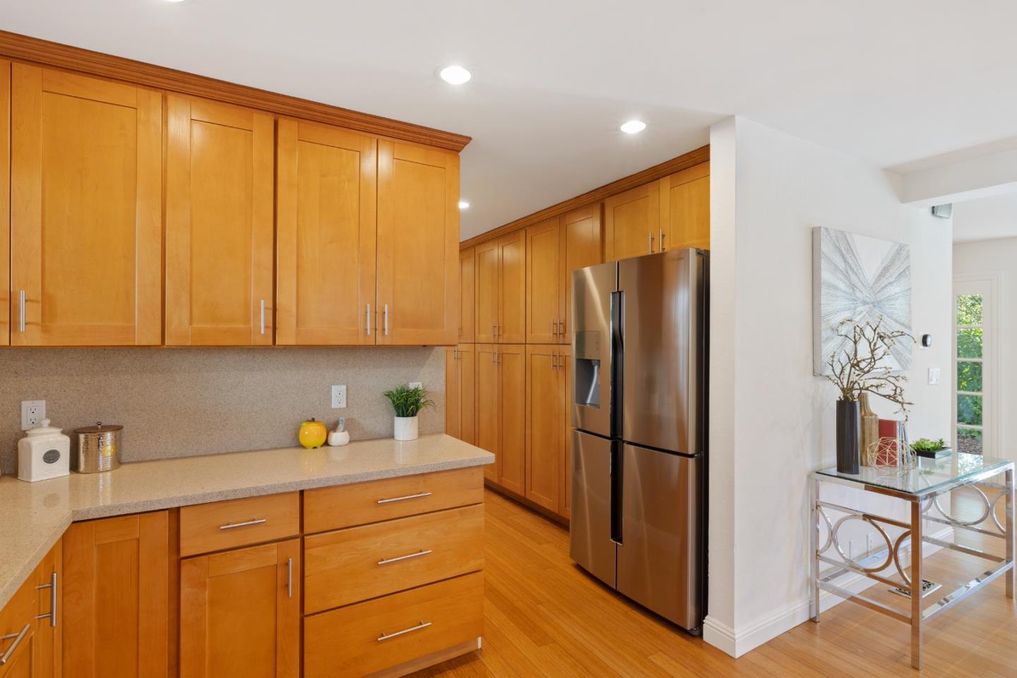 900 Los Robles Avenue