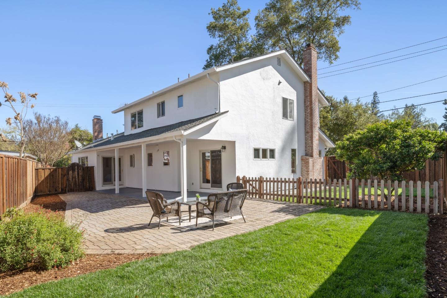 900 Los Robles Avenue