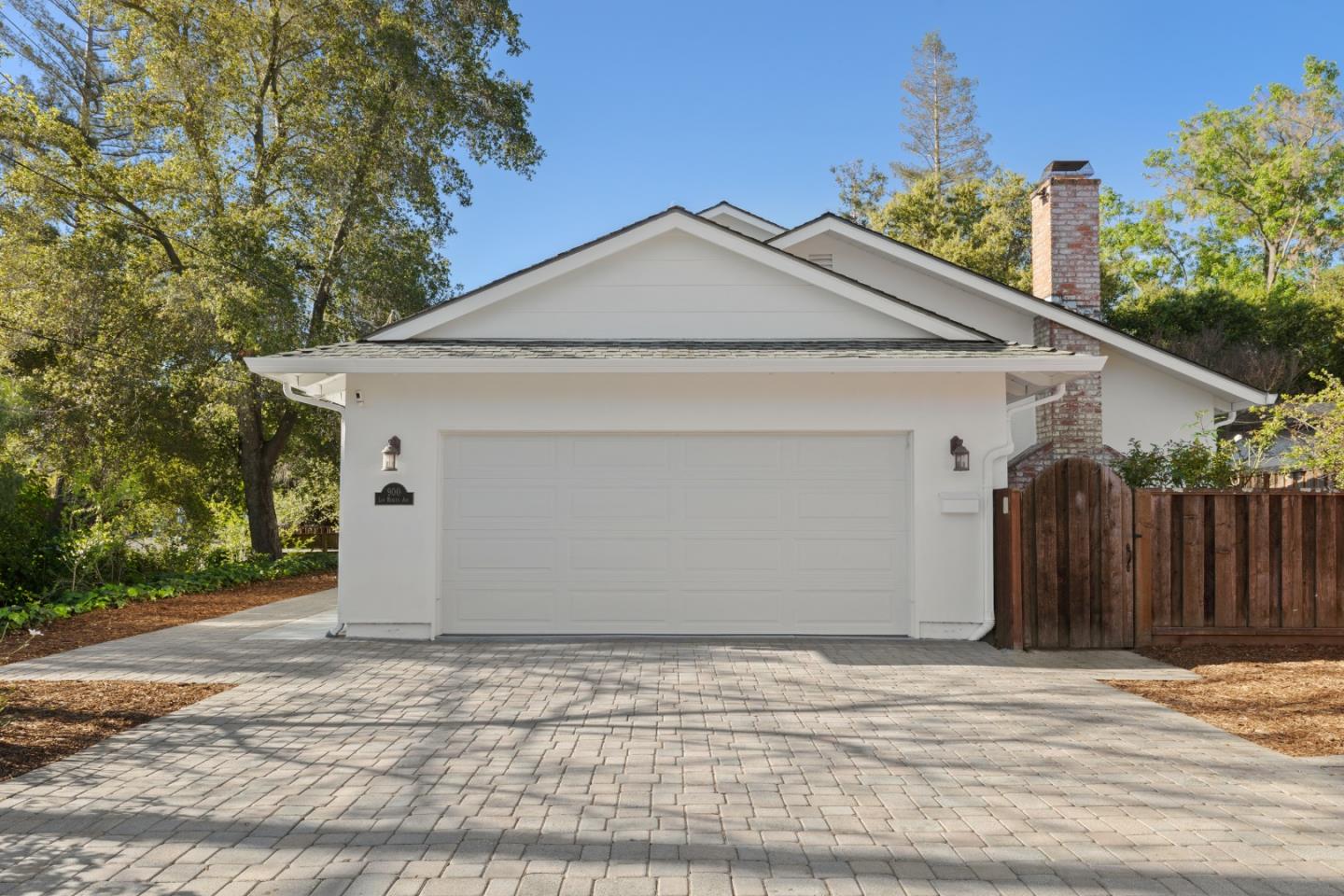 900 Los Robles Avenue