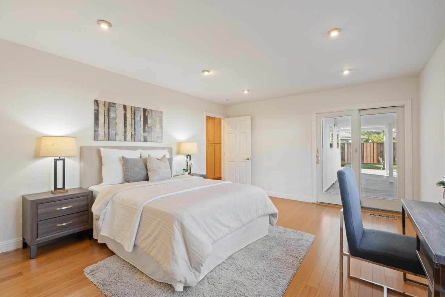 900 Los Robles Avenue