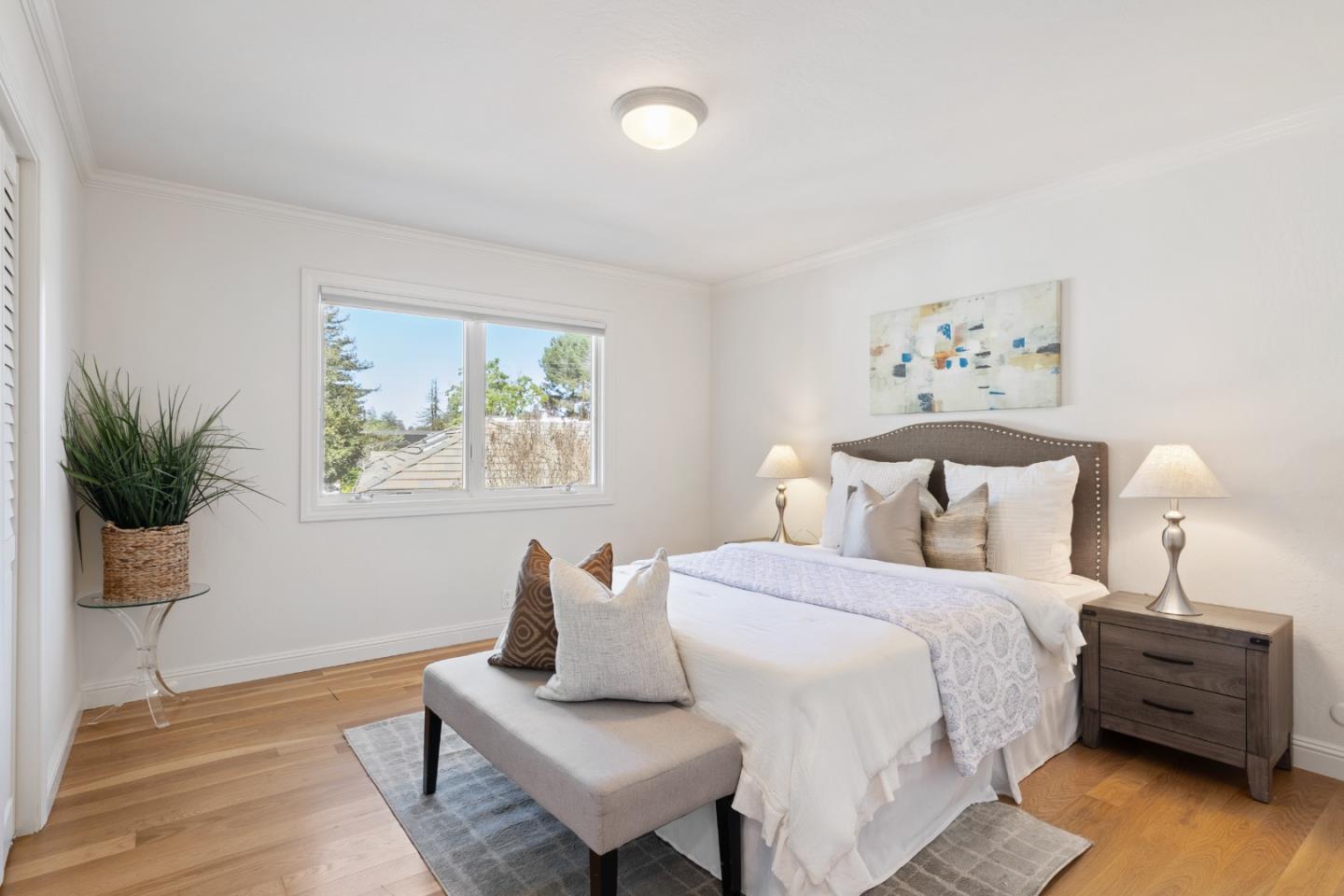 900 Los Robles Avenue