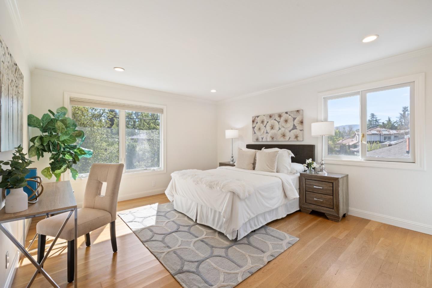 900 Los Robles Avenue