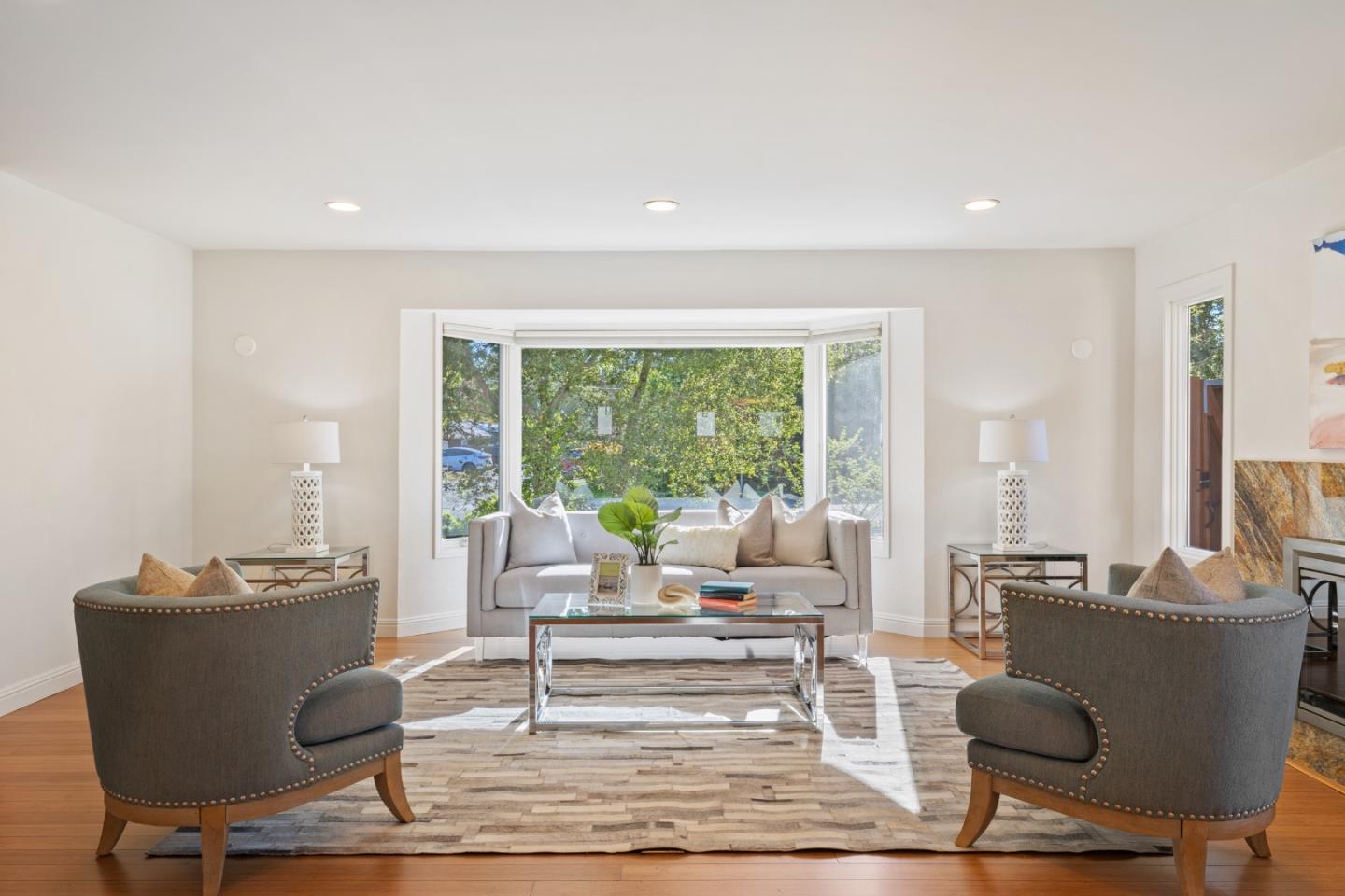 900 Los Robles Avenue